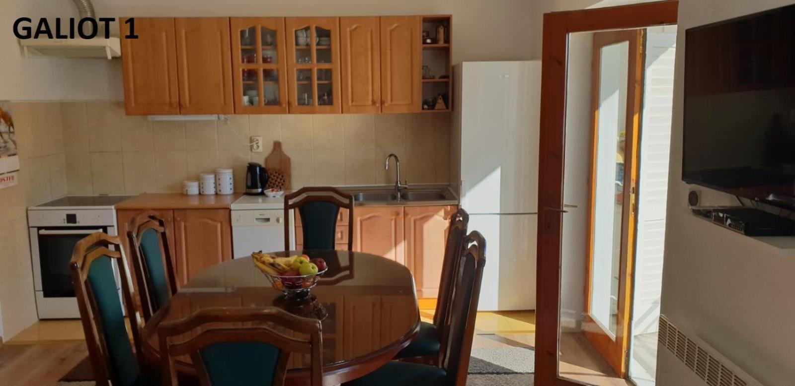 Apartmani Galiot Igalo Ruang foto